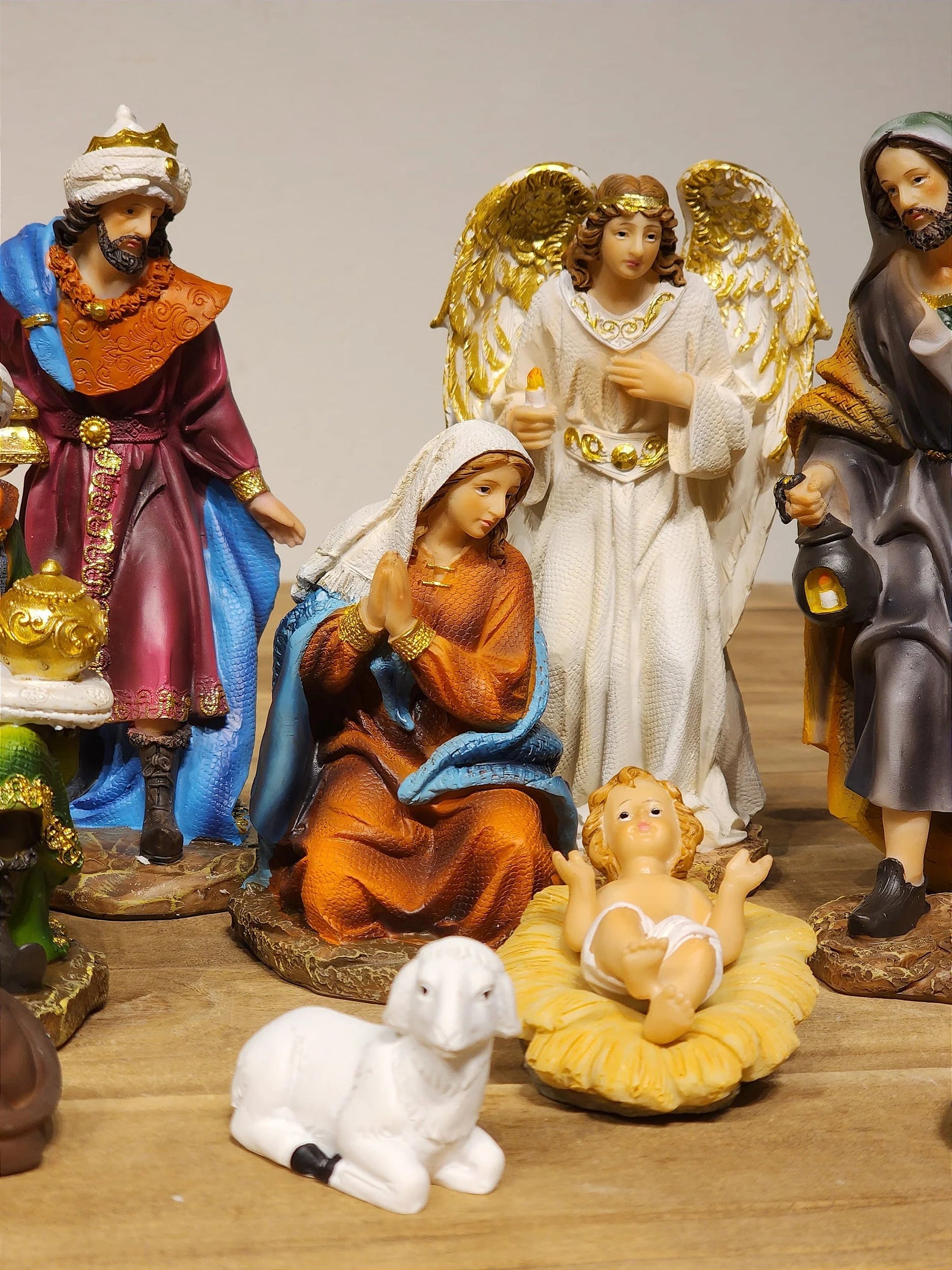 Presépio em Resina Colorido • 11 Peças • 18,5cm