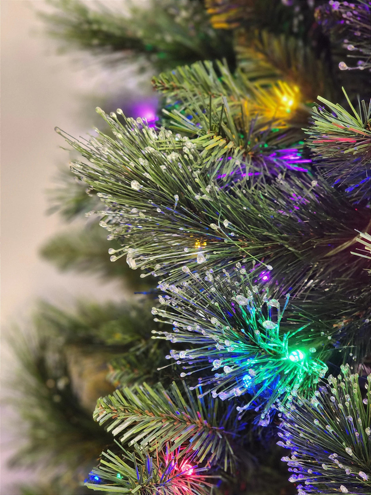 Árvore Realista Colorado 300 LEDs Bicolor 860 Galhos 2,10 cm Bivolt