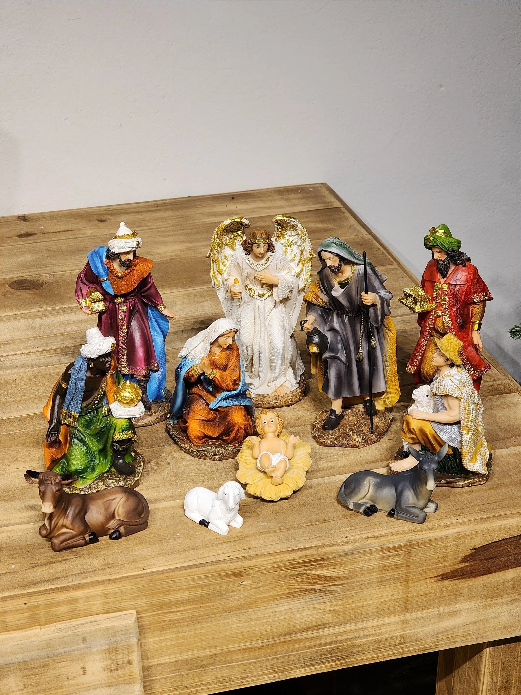 Presépio em Resina Colorido • 11 Peças • 18,5cm